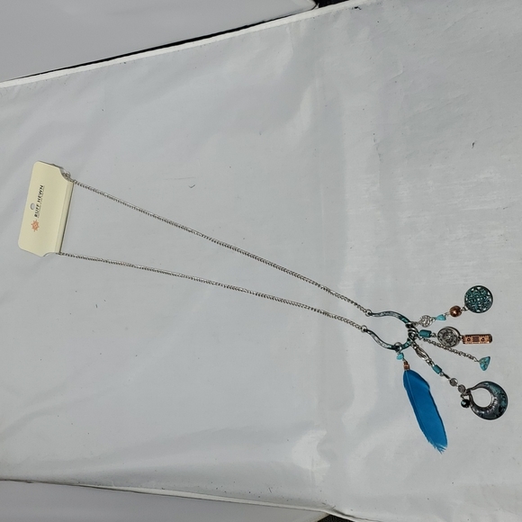 Ruff hewn horseshoe and charm necklace silver chain - Picture 5 of 6